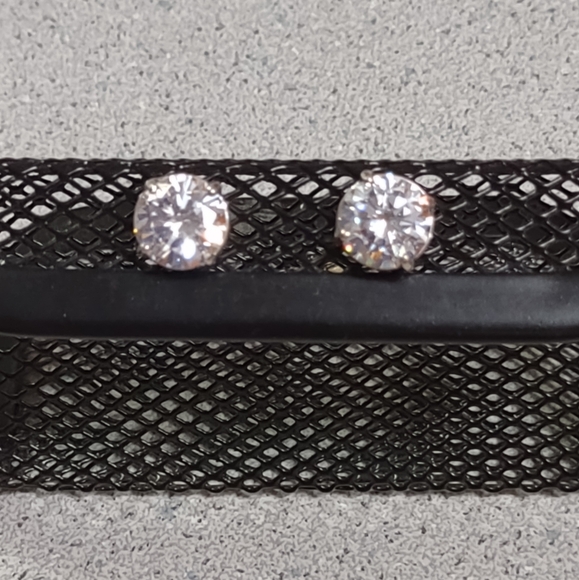 Firm Final price!*Large cubic ear studs - Picture 3 of 7